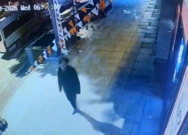 Esrarengiz kayıp! Otomobilini bırakıp ayakkabısız uzaklaştı, 4 gündür ortada yok 8